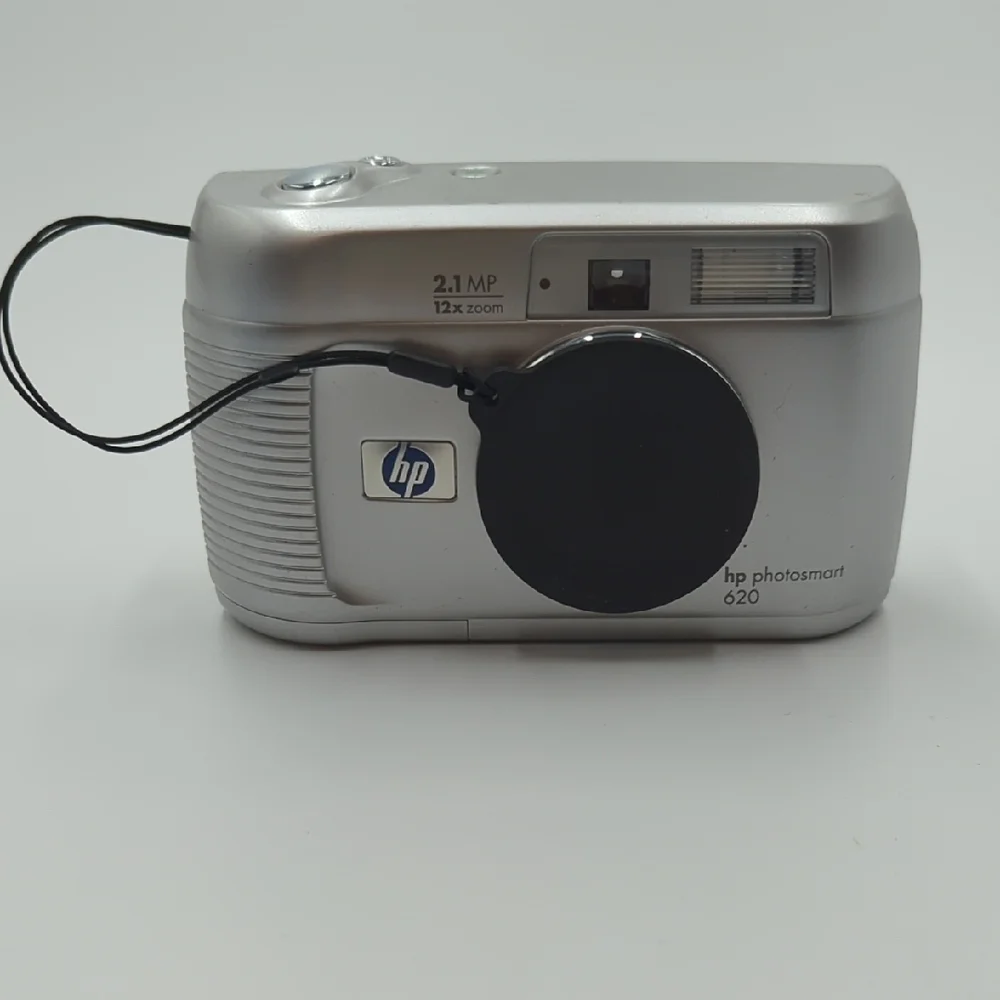 HP Photosmart 620 Digital Camera Silver WORKS 2.1MP 12X Zoom